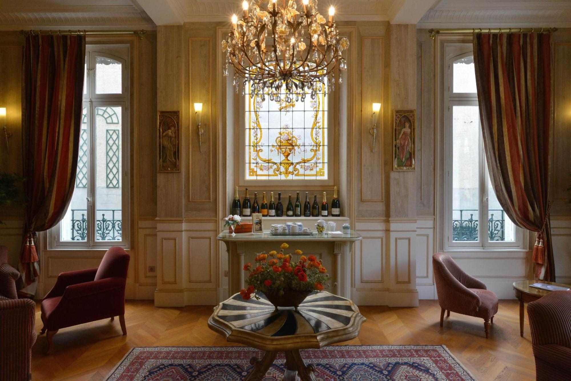 איי-שמפני Hotel Castel Jeanson מראה חיצוני תמונה