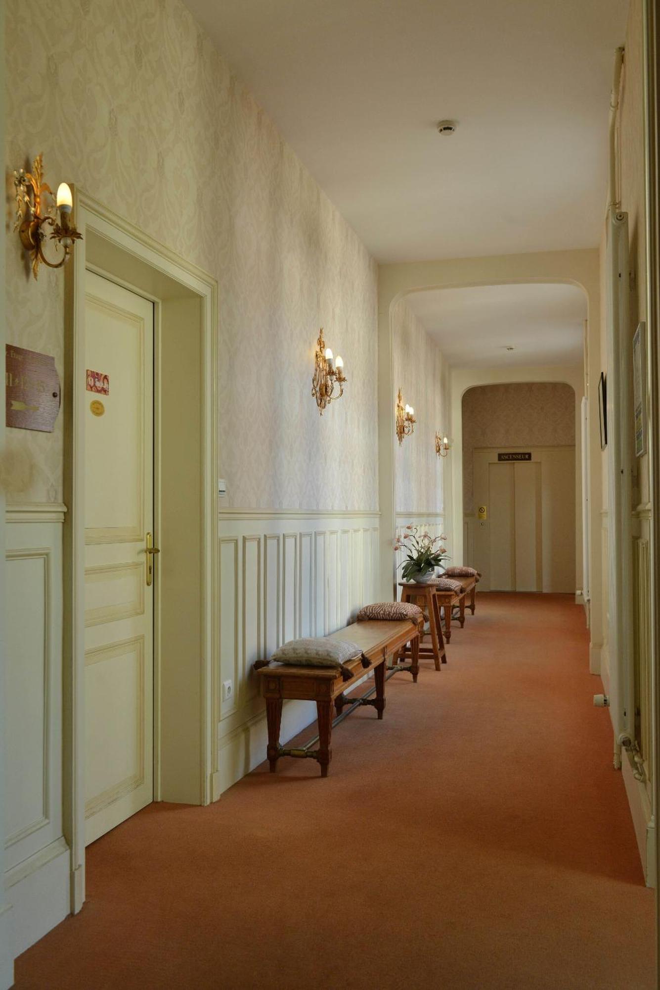 איי-שמפני Hotel Castel Jeanson מראה חיצוני תמונה