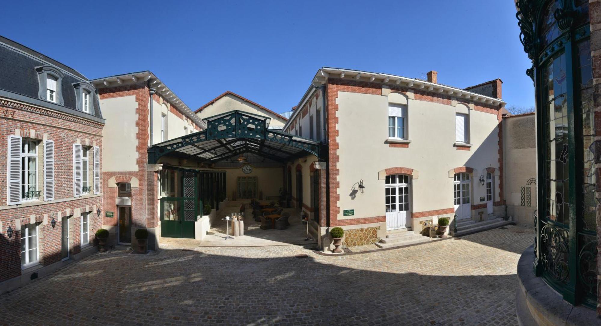 איי-שמפני Hotel Castel Jeanson מראה חיצוני תמונה