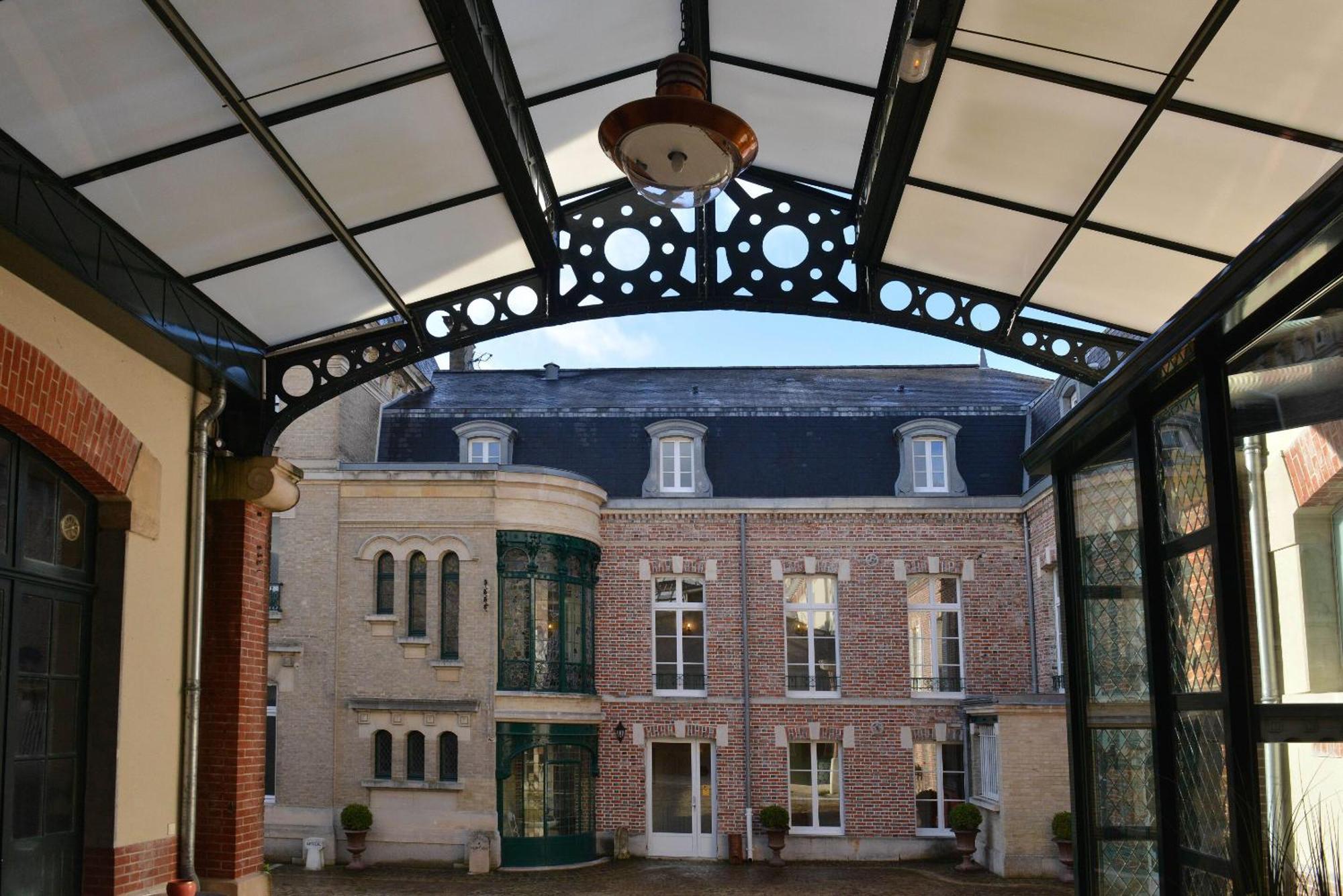 איי-שמפני Hotel Castel Jeanson מראה חיצוני תמונה