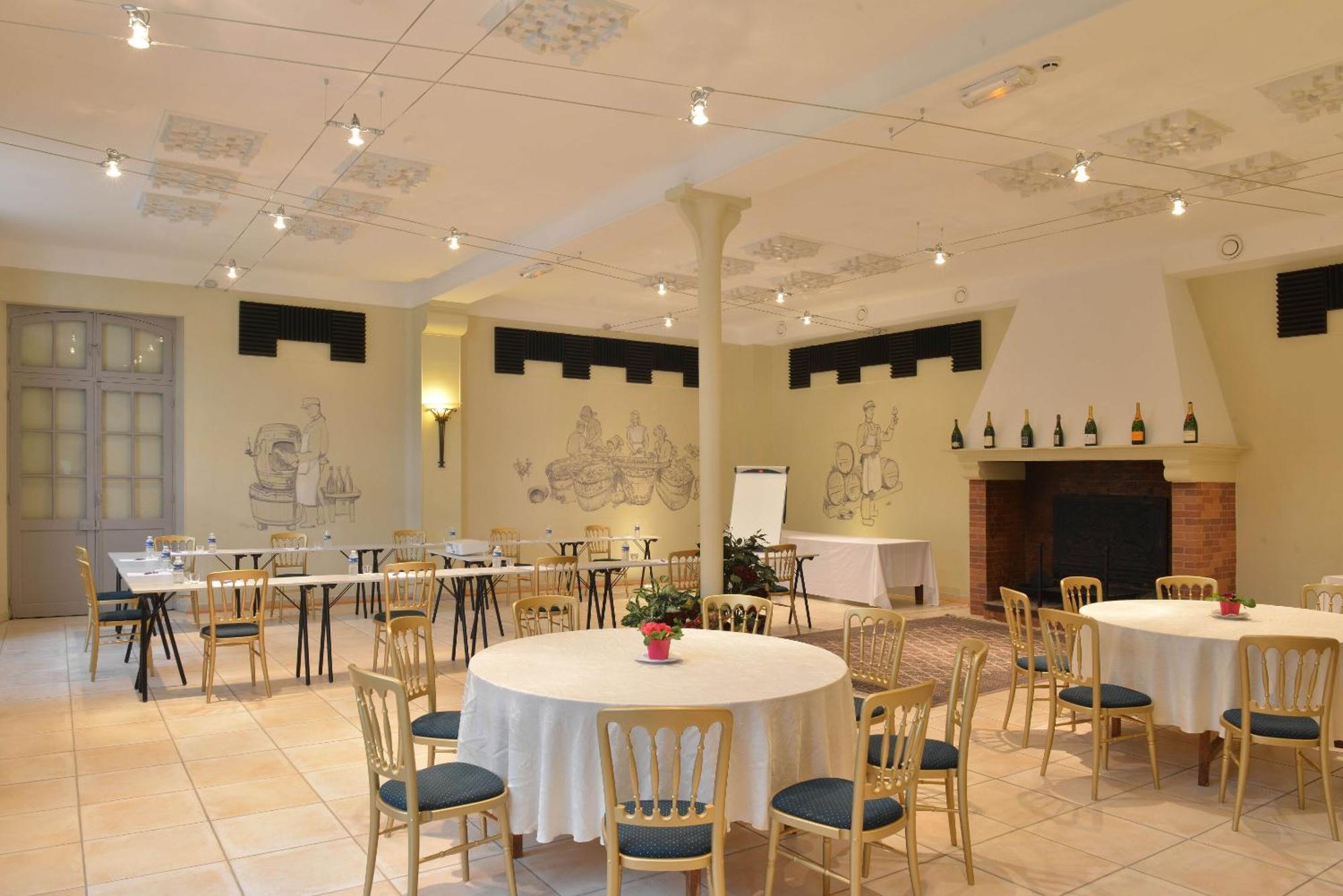 איי-שמפני Hotel Castel Jeanson מראה חיצוני תמונה