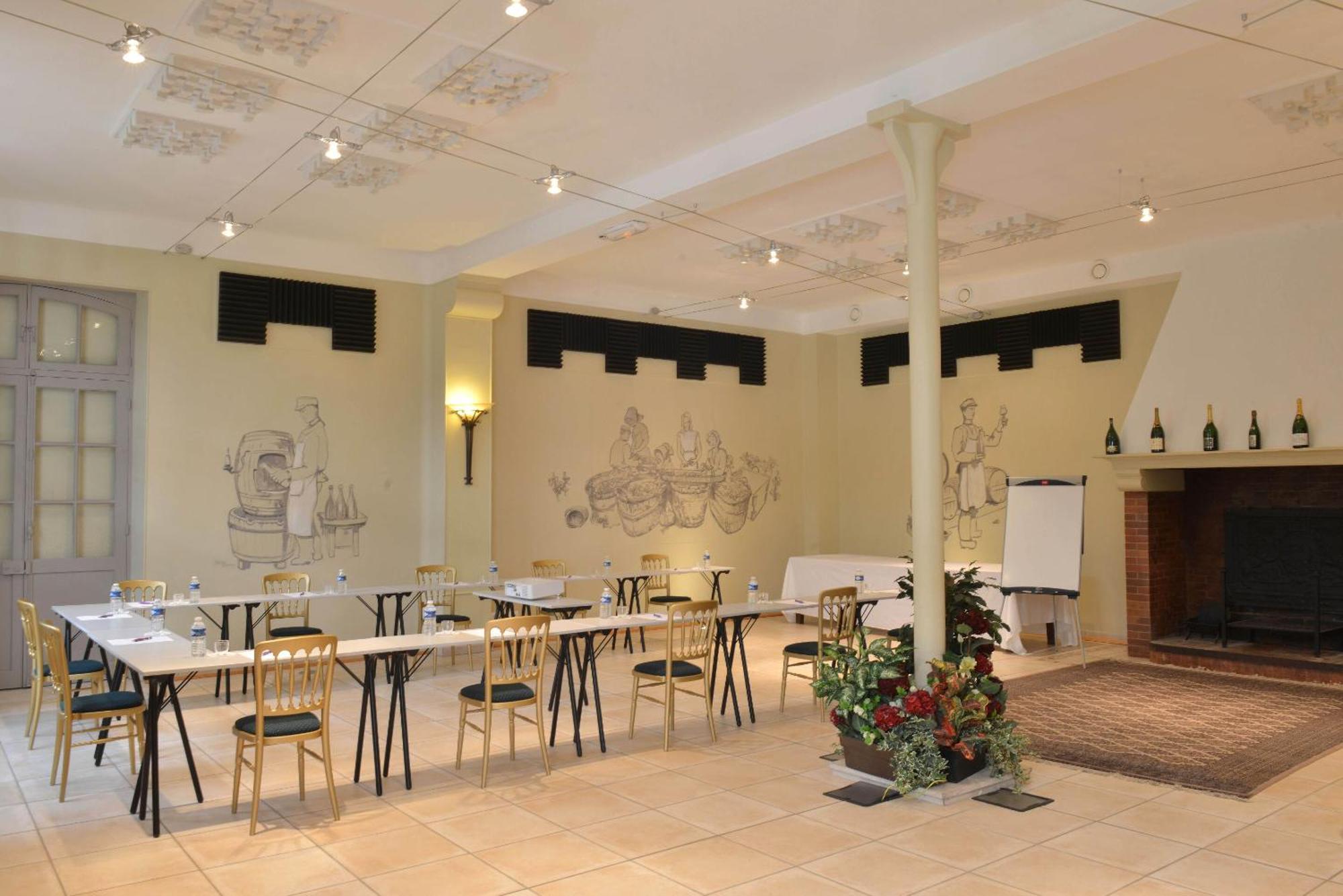 איי-שמפני Hotel Castel Jeanson מראה חיצוני תמונה