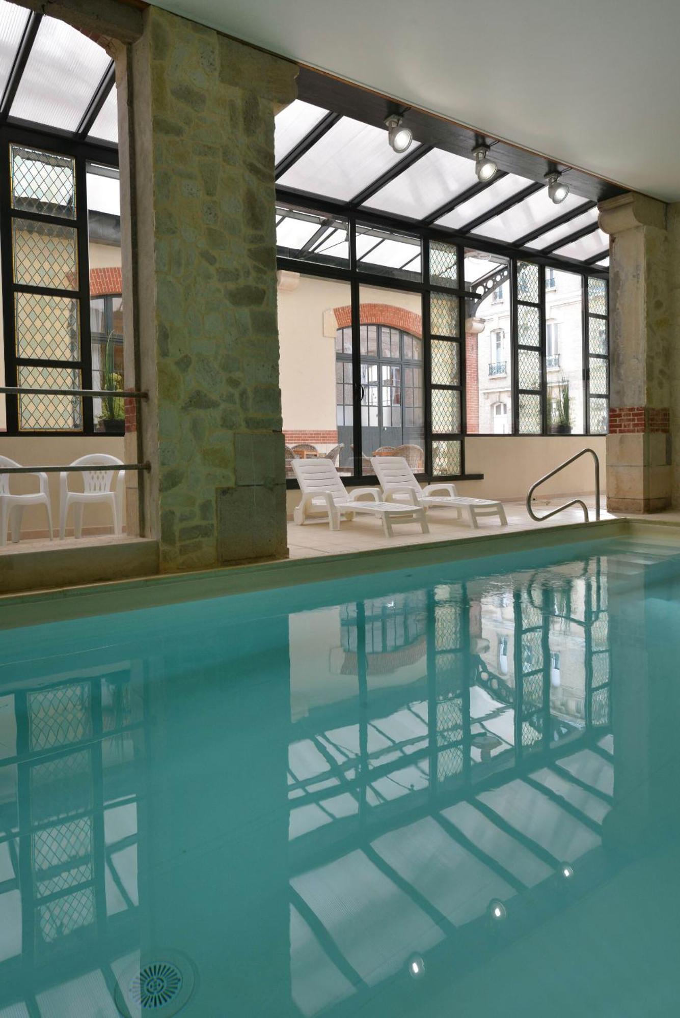 איי-שמפני Hotel Castel Jeanson מראה חיצוני תמונה