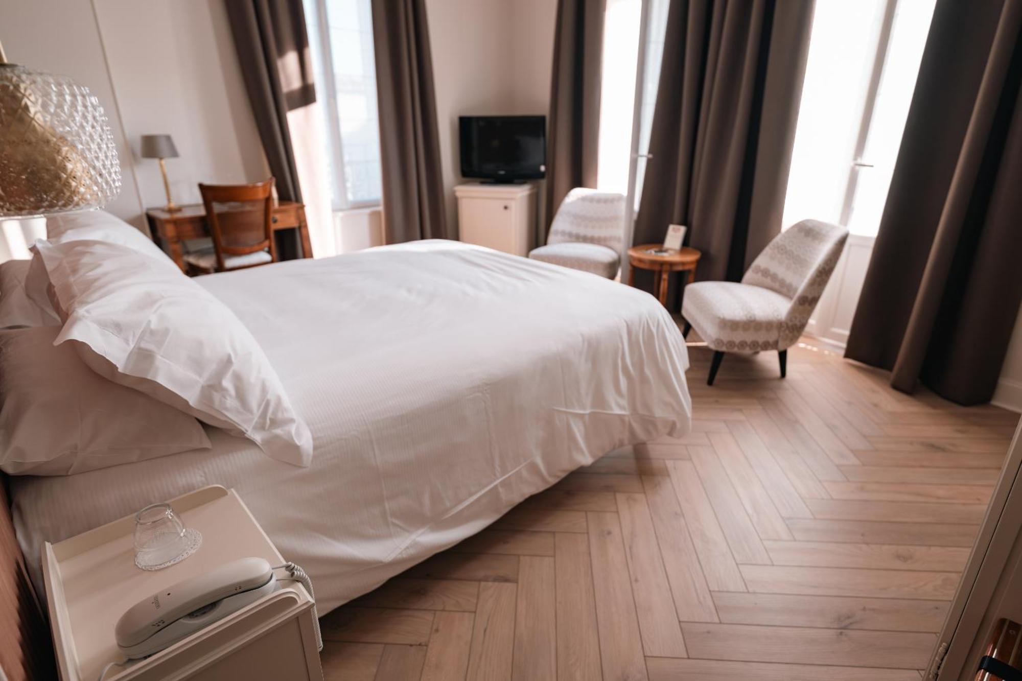 איי-שמפני Hotel Castel Jeanson מראה חיצוני תמונה