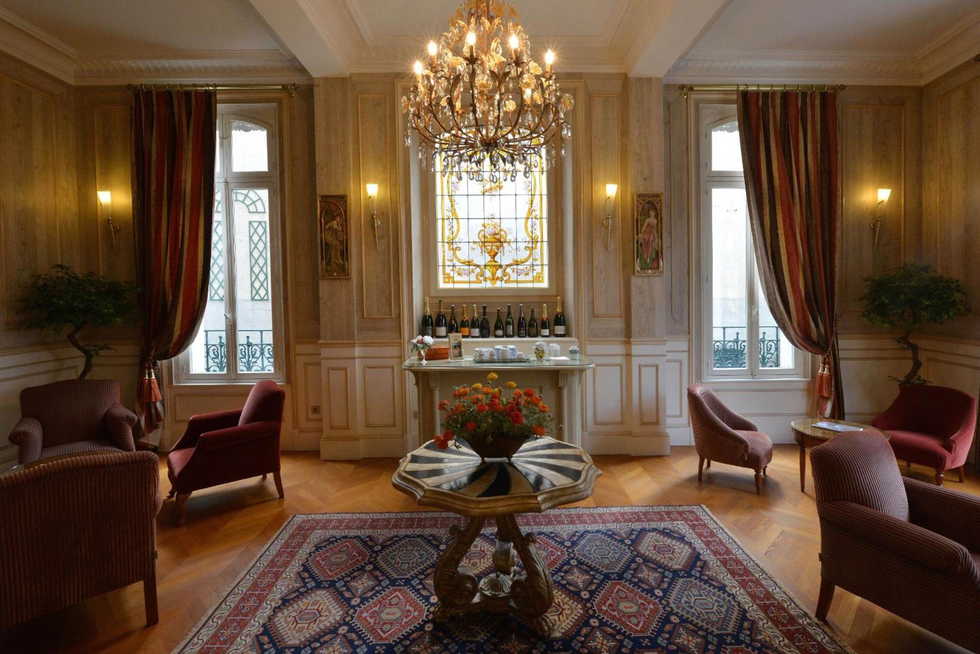 איי-שמפני Hotel Castel Jeanson מראה חיצוני תמונה